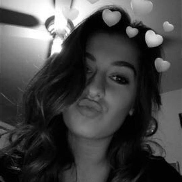 Meet your Posher, Danielle - Picture 1 of 1